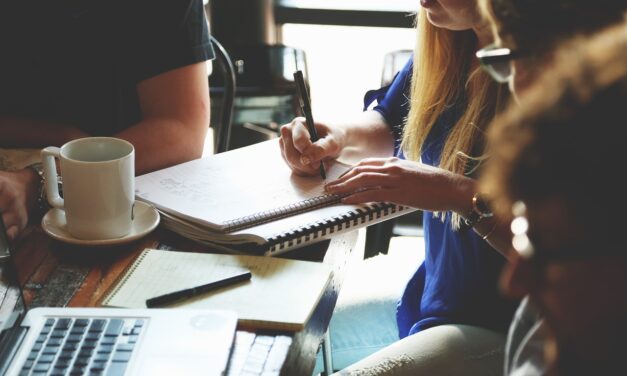B2C vs. B2B: Decoding the Dynamics of Commerce